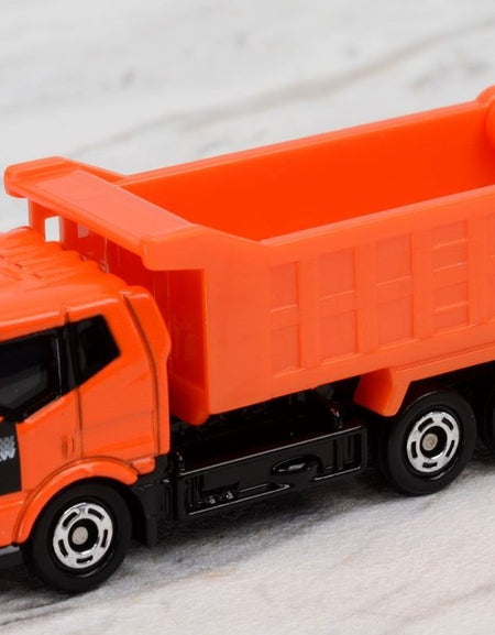 Takara Tomy Tomica diecast car CN-13 - Faw Jiefang J6 Orange