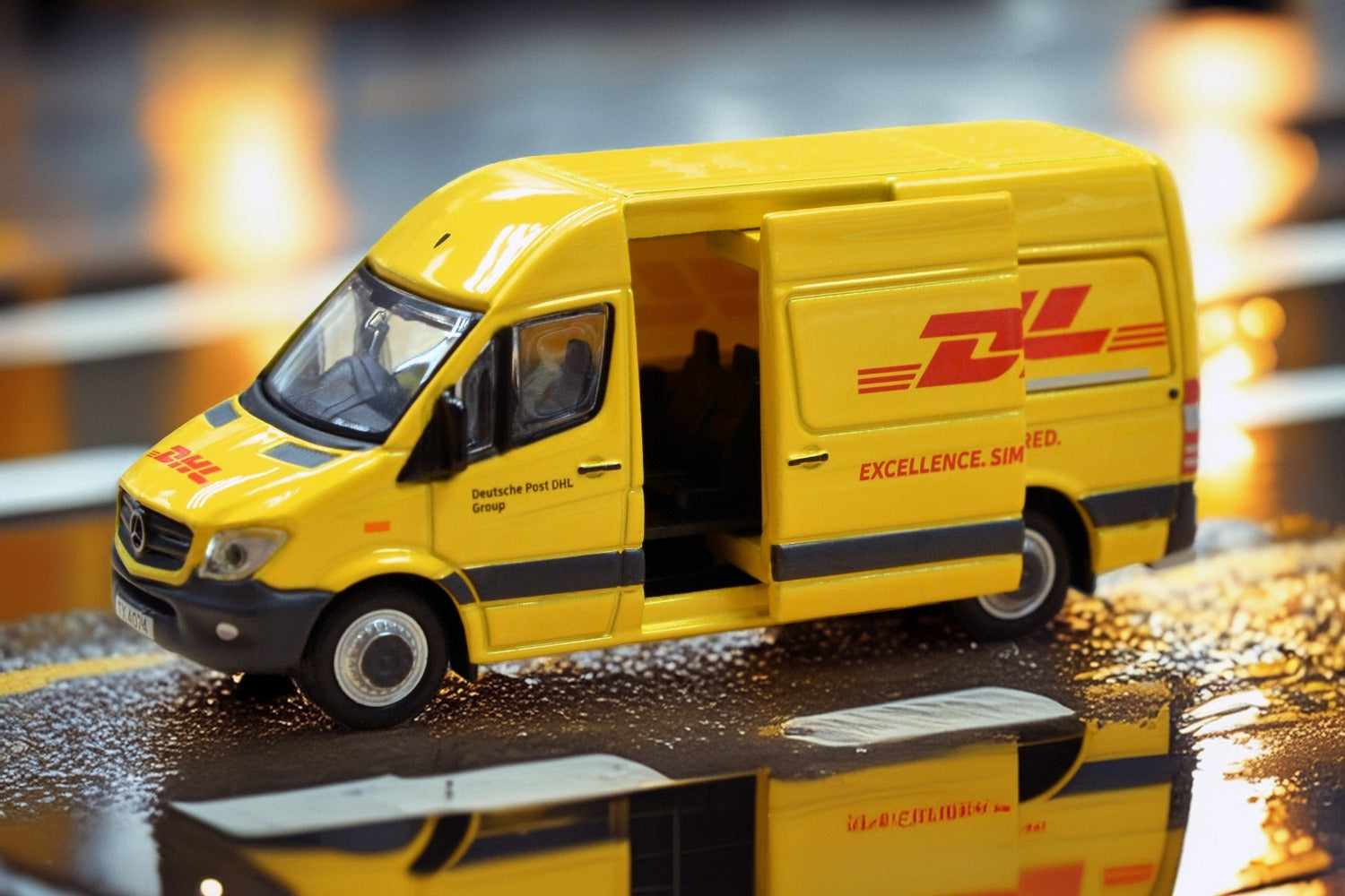 Tiny City 90 Die-cast 1/76 Model Car - MERCEDES-BENZ Sprinter FL DHL Model Car