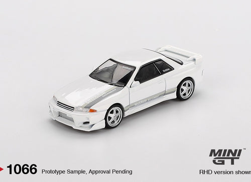 Load image into Gallery viewer, MINI GT #1066 1/64 Nissan Skyline GT-R (R32) VeilSide Combat C-I
