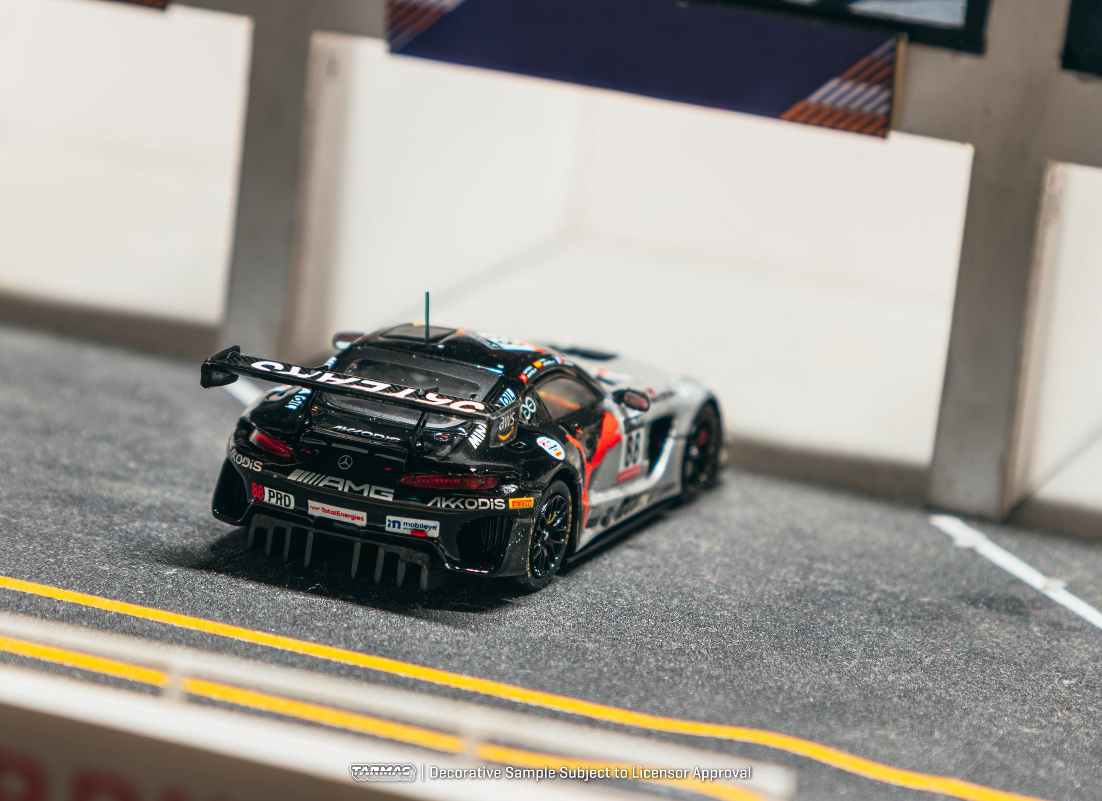 (Pre-order) Tarmac Works 1/64 Mercedes-AMG GT3 24h of SPA 2022 Winner