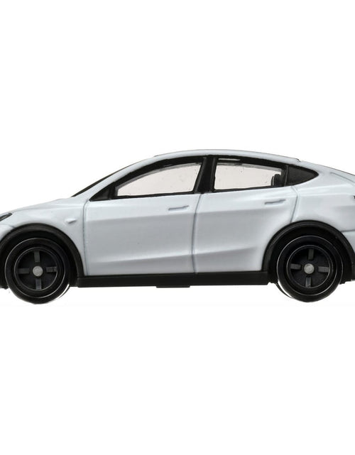 Load image into Gallery viewer, Takara Tomy Tomica 1/63 Diecast Model Car No.28－Tesla Model Y (1st)
