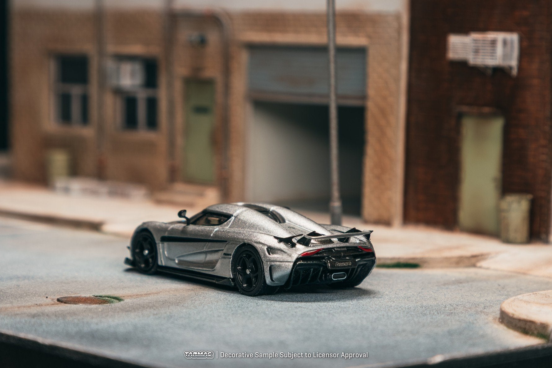 Tarmac Works 1:64 Koenigsegg Regera  Silver Metallic Blue Accents