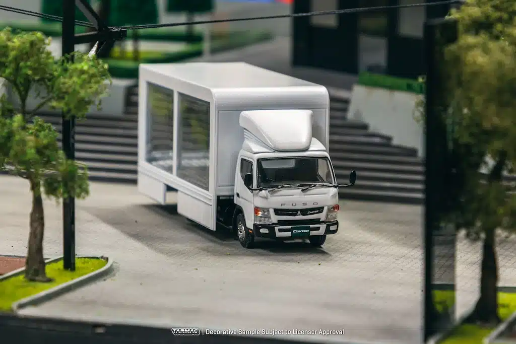 Tarmac Works 1/64 Mitsubishi Fuso Canter Mobile Display Truck