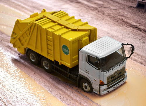 Load image into Gallery viewer, Tiny City 155 Die-cast 1/76 odel Car - HINO 700 Refuse Truck Model Car
