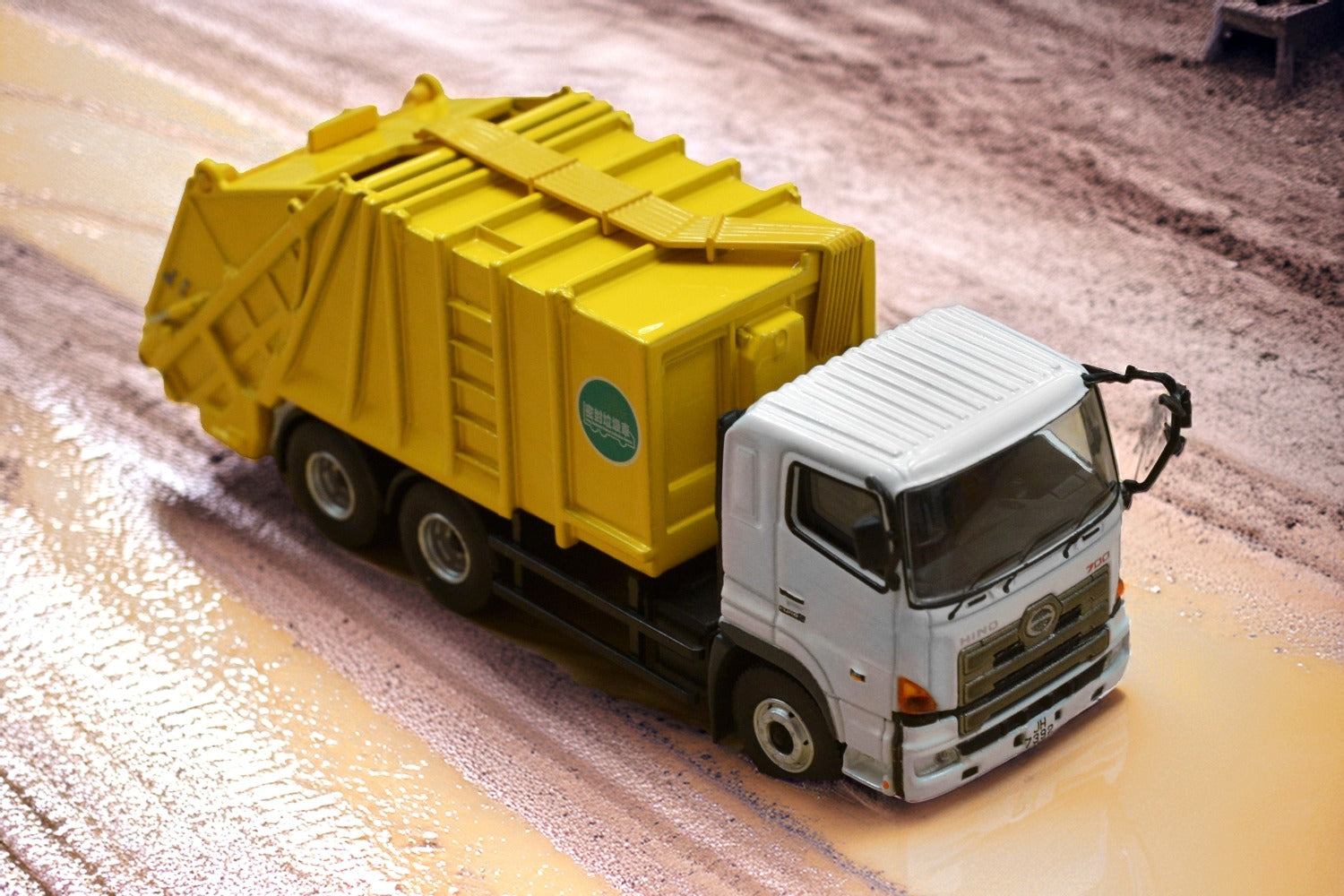 Tiny City 155 Die-cast 1/76 odel Car - HINO 700 Refuse Truck Model Car