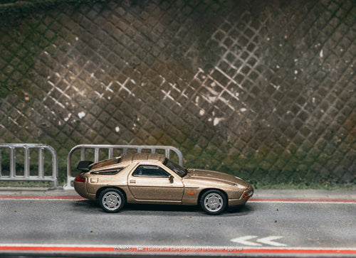 Load image into Gallery viewer, (Pre-order) Tarmac Works 1/64 Porsche 928 S4 Platinum Metallic Diecast Model Car
