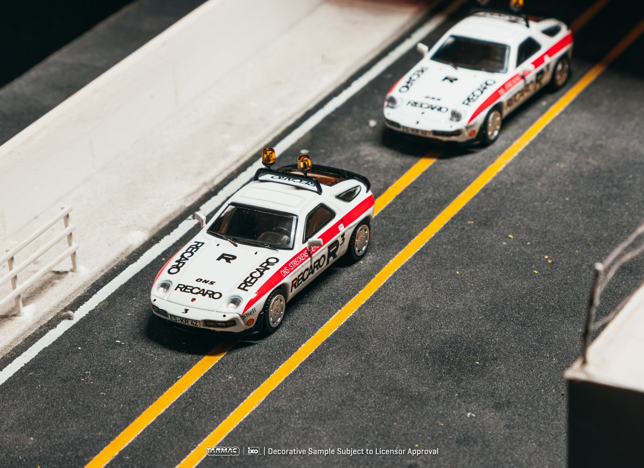 (Pre-order) Tarmac Works 1/64 Porsche 928 S Safety Car Global64 Diecast Model