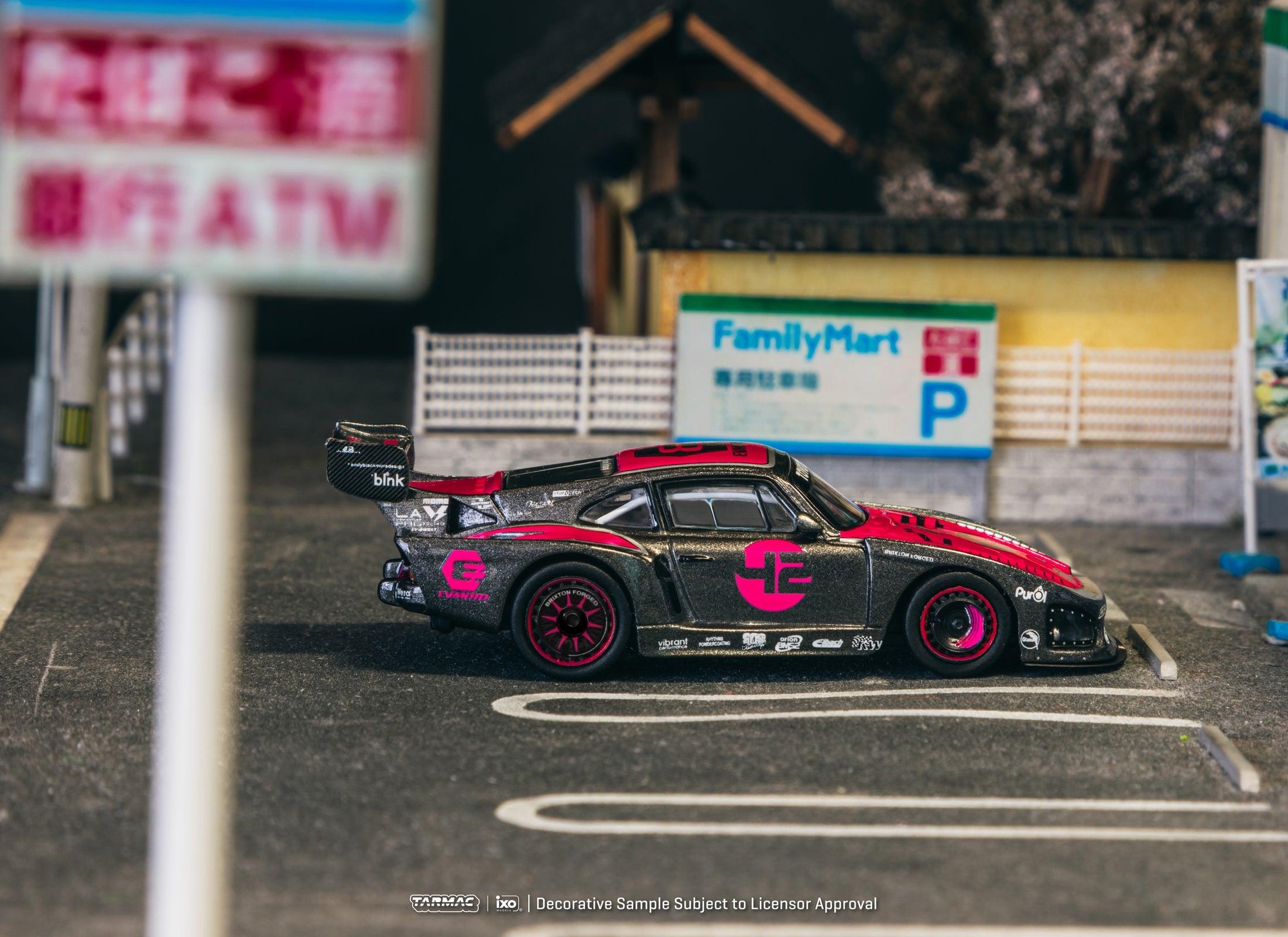 Tarmac Works 1/64 Bisimoto Porsche 935 K3V with Trading Card Set