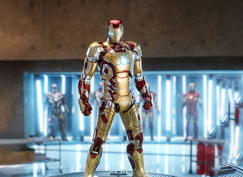 Load image into Gallery viewer, ZD Toys Marvel Iron Man 3 1/10 Iron Man MK42 &amp; Light-up Base Set
