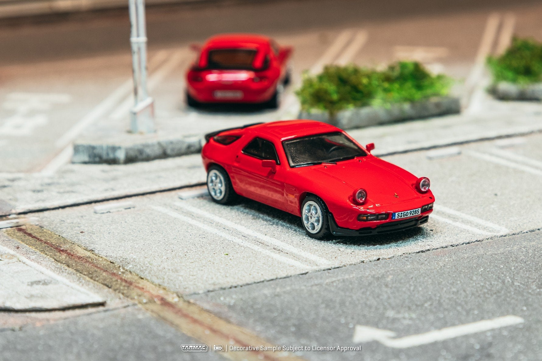 (Pre-order) Tarmac Works Porsche 928 S Red 1/64 Diecast Model Car
