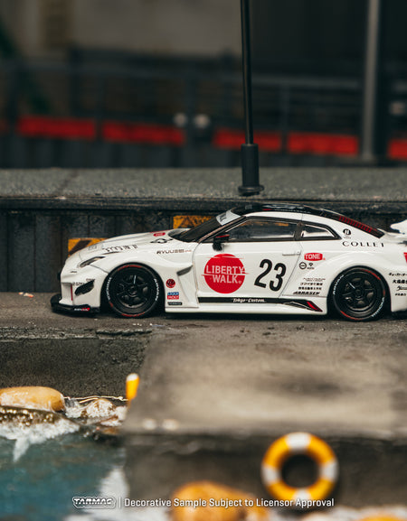 (Pre-order) Tarmac Works LB-Silhouette WORKS GT NISSAN 35GT-RR  White Diecast