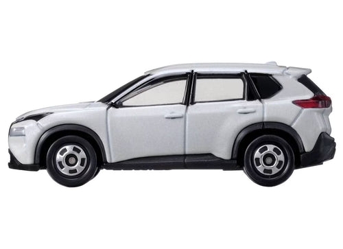 Load image into Gallery viewer, Takara Tomy Tomica #117 1/63 Diecast Car Toy Mini Nissan X-Trail (1st)
