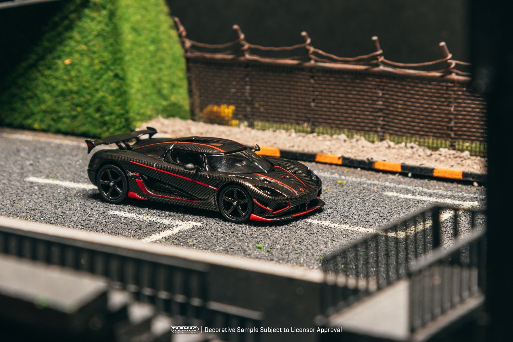 Tarmac Works Koenigsegg Agera RS  Black Carbon Fiber / Red Accents