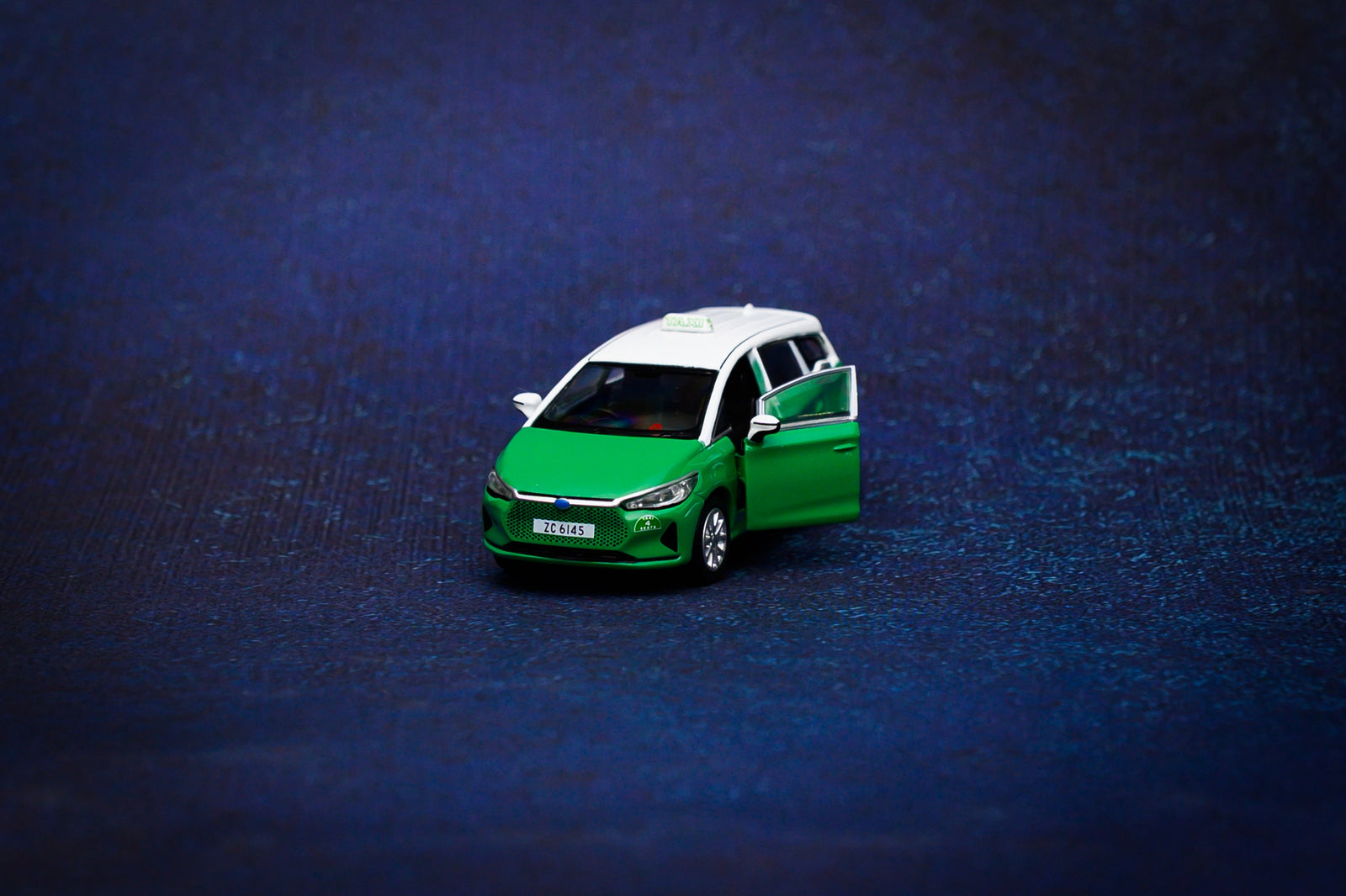 Tiny City PTV22 Die-cast Model Car - e6 Electric Taxi (New Territories) (ZC8145)