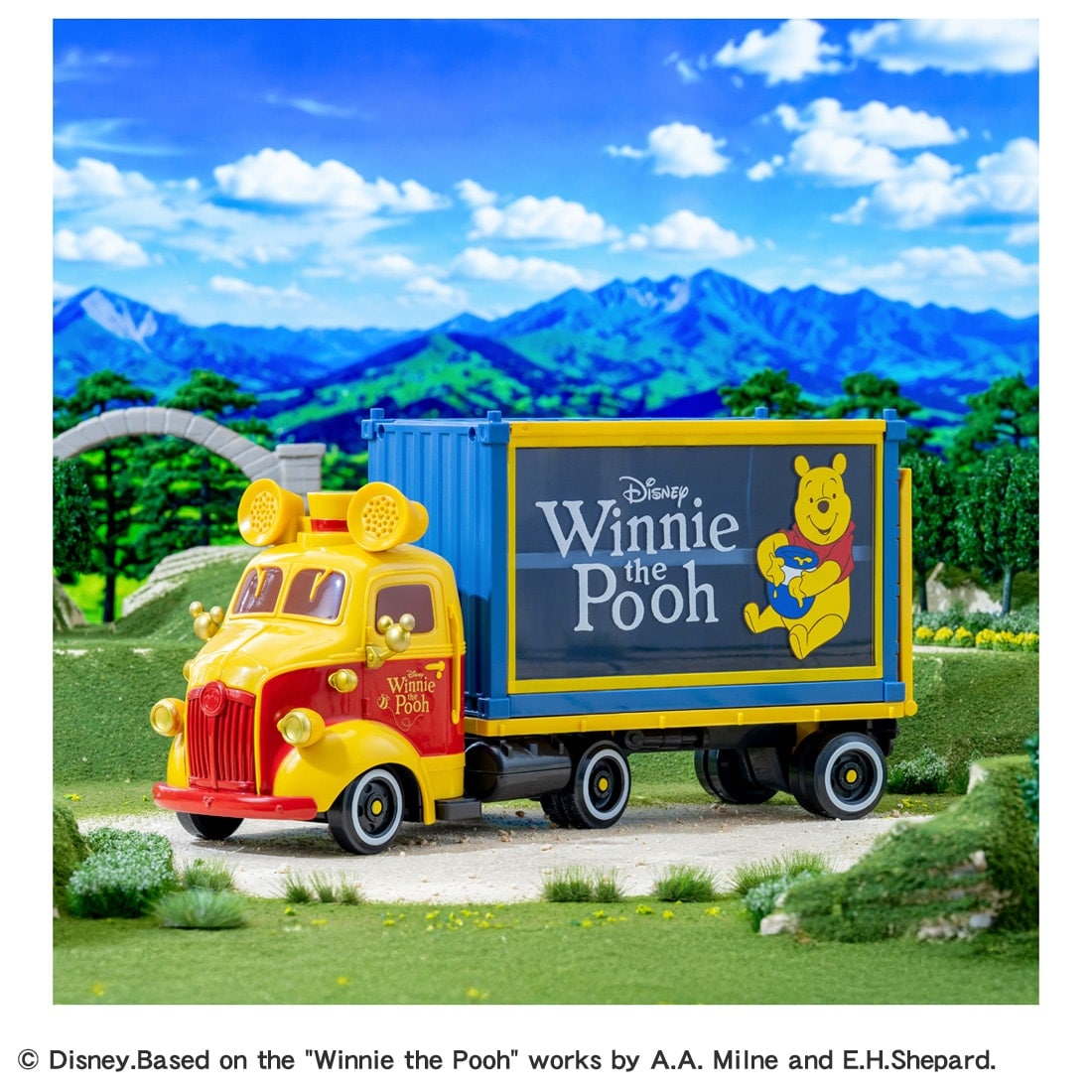 Takara Tomy Tomica Disney Motors Grand Dream Carry Winnie the Pooh (NO MINI CAR)
