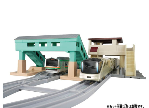 Load image into Gallery viewer, Takara Tomy Plarail Train Accessory Overhead Station &amp; Bridge Over Railway Kit
