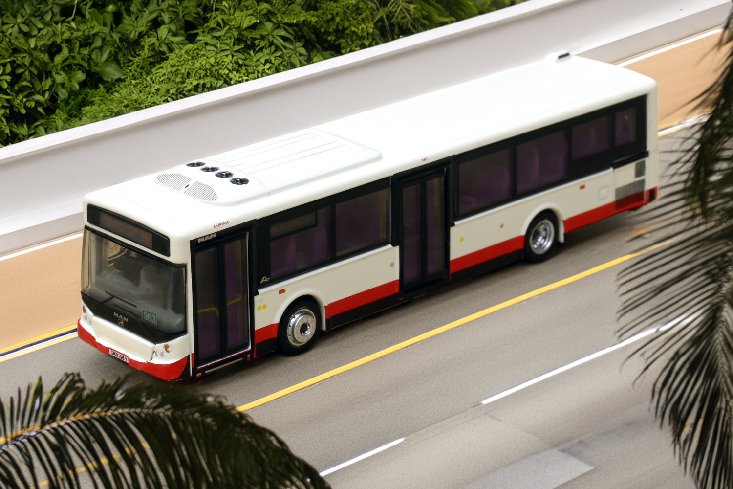Tiny City SG07 Die-cast Model Car - MAN A22 MCV - Cream (963) Bus