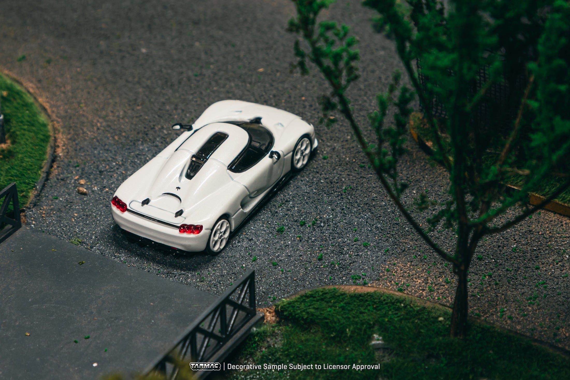 Tarmac Works 1:64 Koenigsegg CC850 White Die-cast Model Car