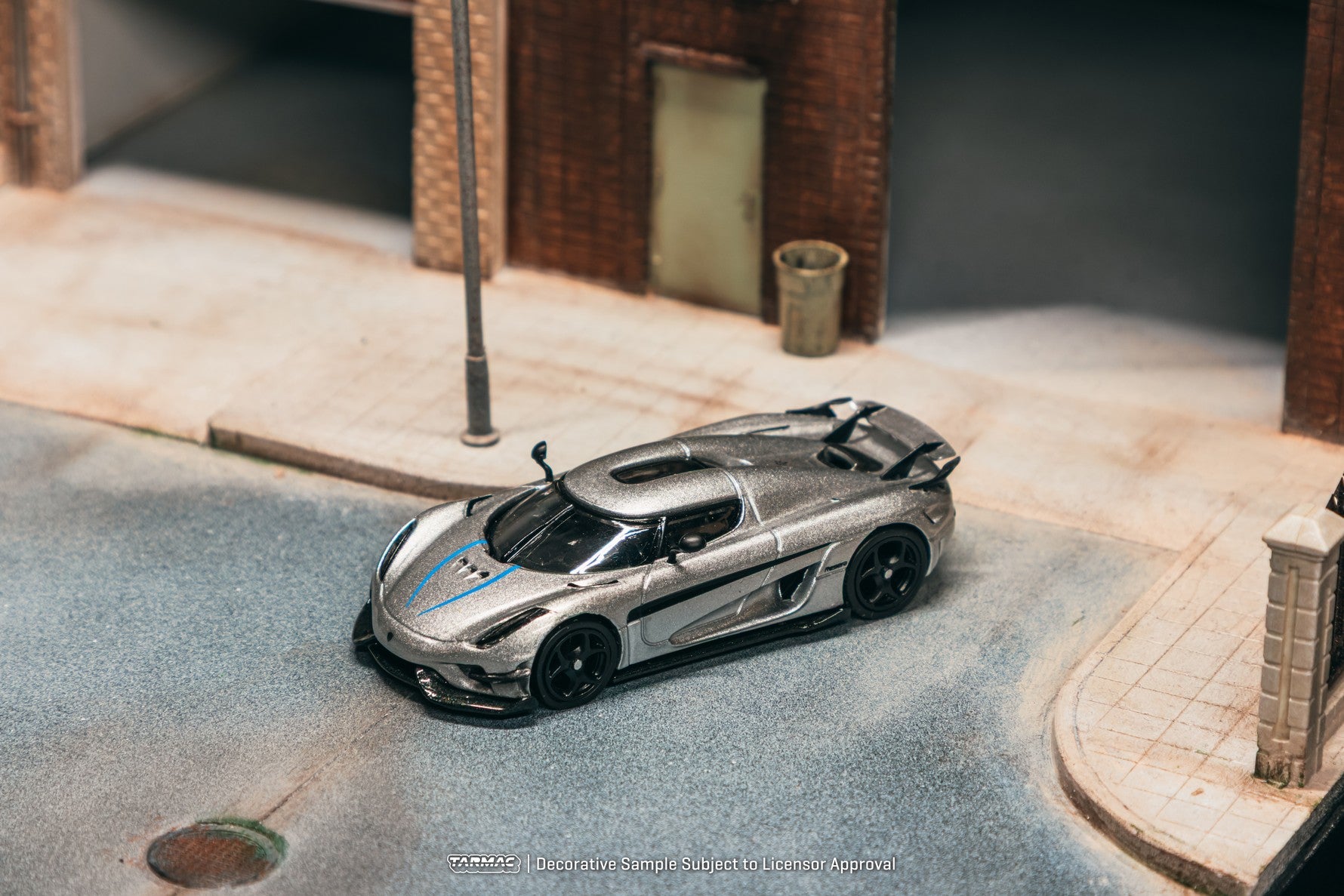 Tarmac Works 1:64 Koenigsegg Regera  Silver Metallic Blue Accents