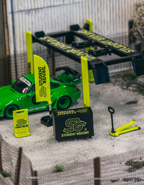 Load image into Gallery viewer, Tarmac Works 1/64 Garage tools set Student Driver Diorama Parts
