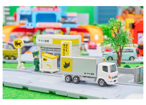 Load image into Gallery viewer, Takara Tomy TOMICA World Town Yamato Transport Sales Office Playset with Car
