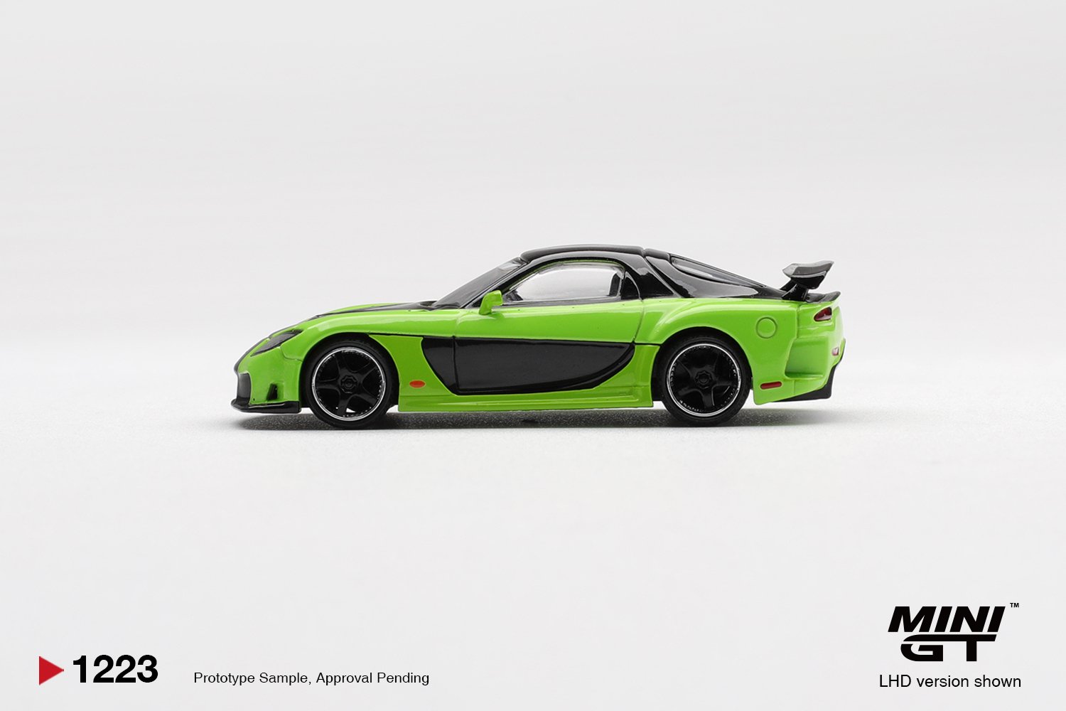 MINI GT #1223 Mazda RX-7 VeilSide Fortune7 Green LHD Diecast Car