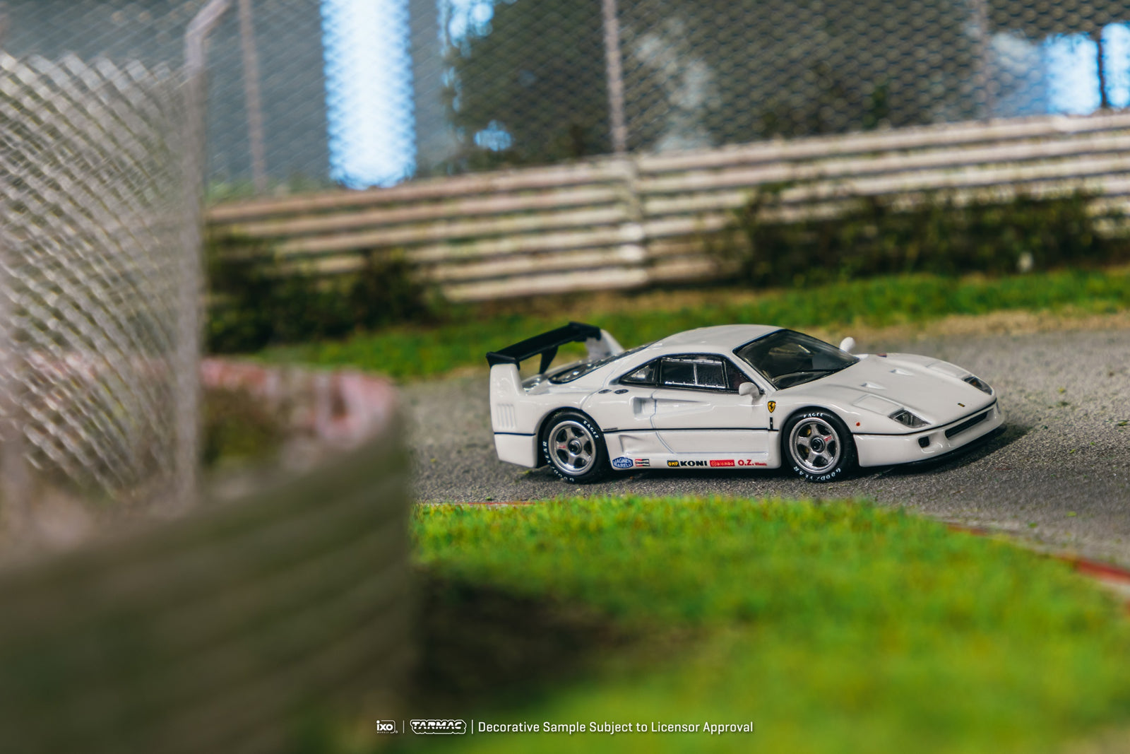 Tarmac Works 1/64 Ferrari F40 Lightweight White Diecast Model Car