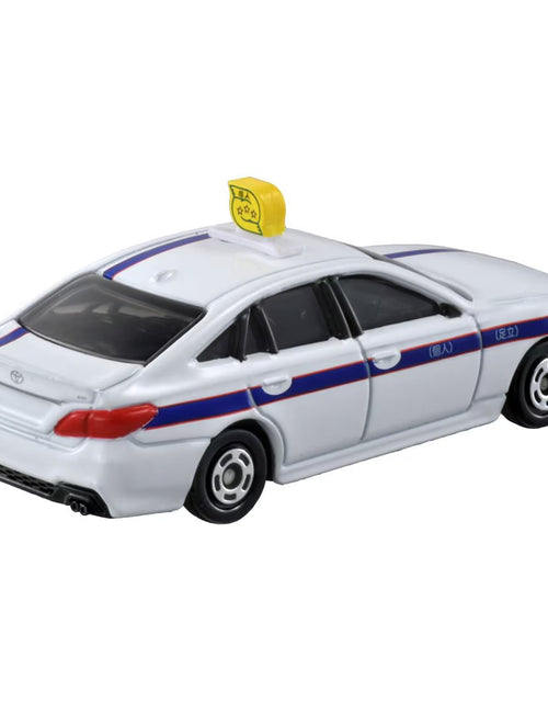 Load image into Gallery viewer, Takara Tomy Tomica Die-cast Car - Scale 1:66 NO.084 Toyota Crown Private Taxi
