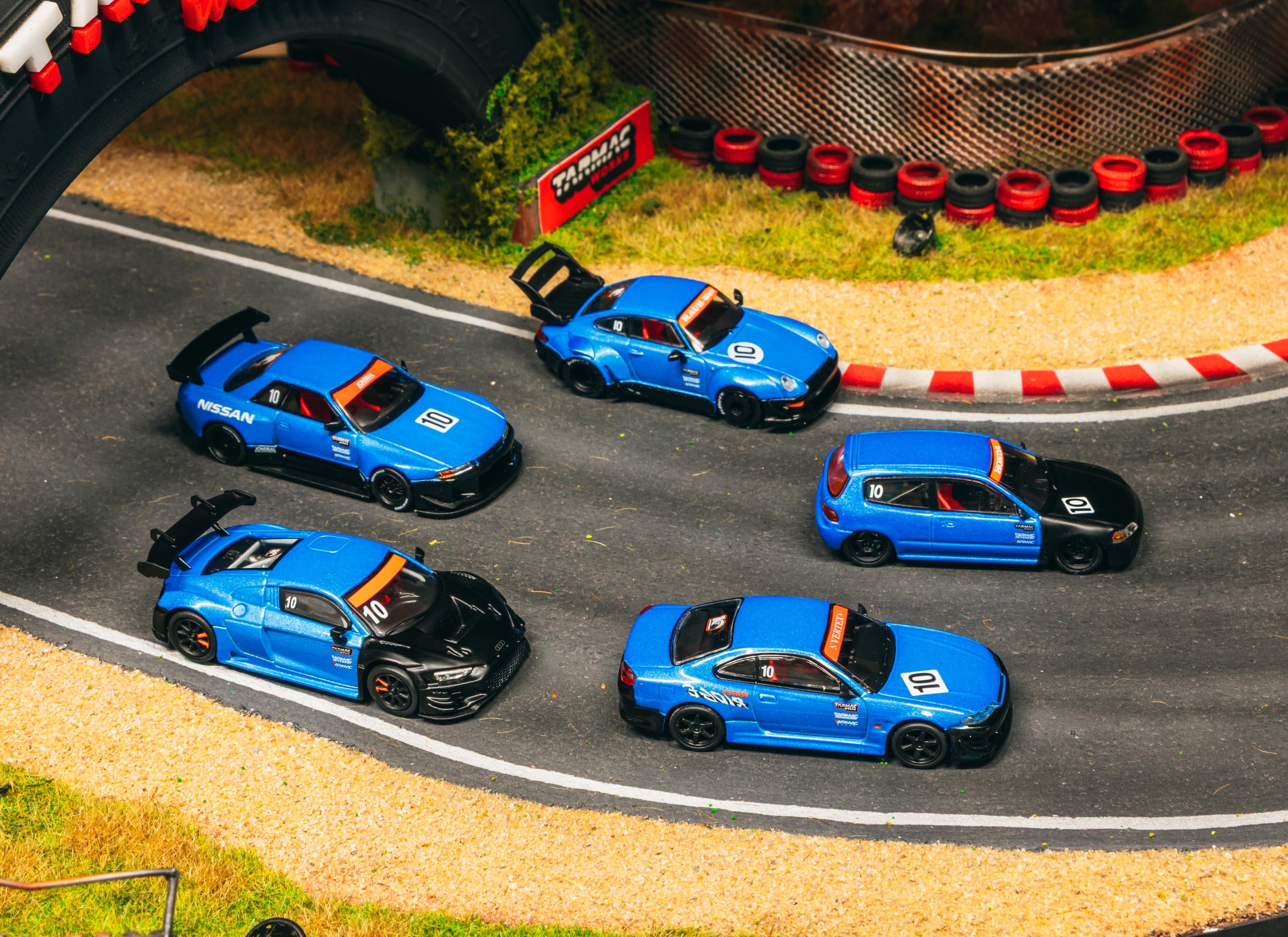 Tarmac Works 10th Anniversary Box Set 5 Model Cars+Trading Cards SET