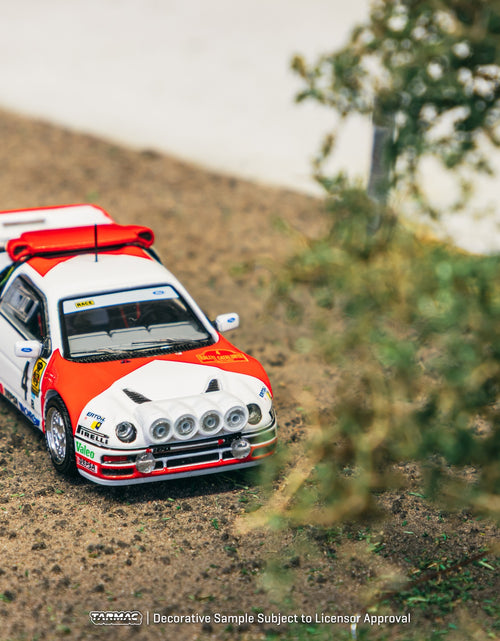 Load image into Gallery viewer, Tarmac Works 1/64 Ford RS200 Rallye Catalunya 1986 Diecast Model Car
