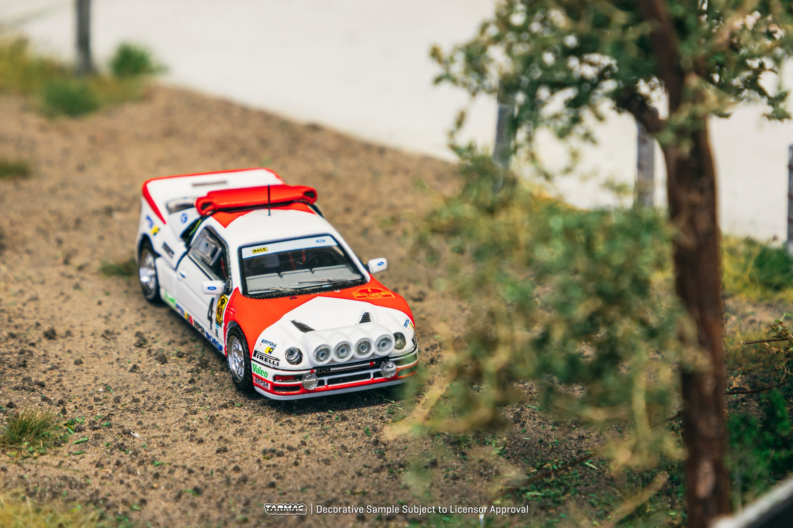 Tarmac Works 1/64 Ford RS200 Rallye Catalunya 1986 Diecast Model Car