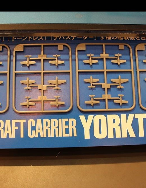 Load image into Gallery viewer, Tamiya #31712 1/700 US Aircraft Carrier YORKTOWN Model kit
