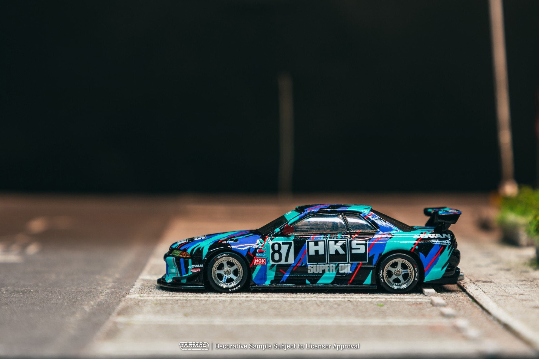 Tarmac Works 1:64 Nissan Skyline (R32) Widebody HKS Model Car