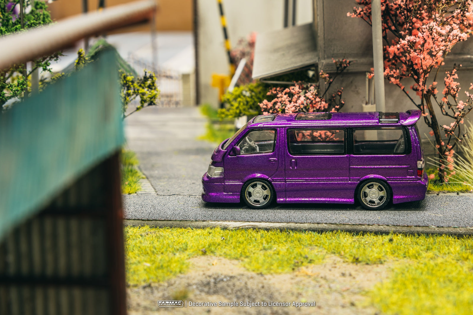 Tarmac Works Diecast Car 1/64 Toyota Hiace Wagon Custom Purple