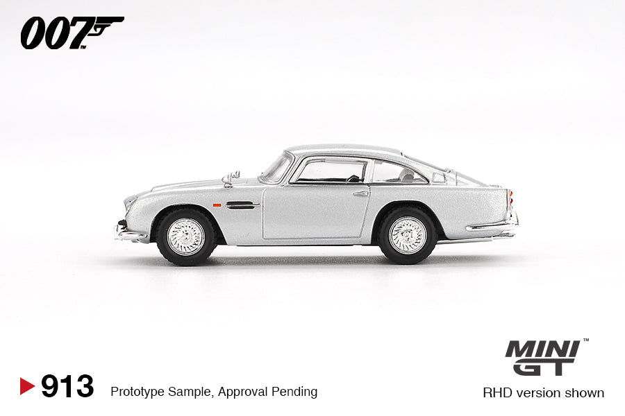 (Pre-order) Mini GT #913 1/64 007 Aston Martin DB5 Skyfall w/ Eng mini Poster