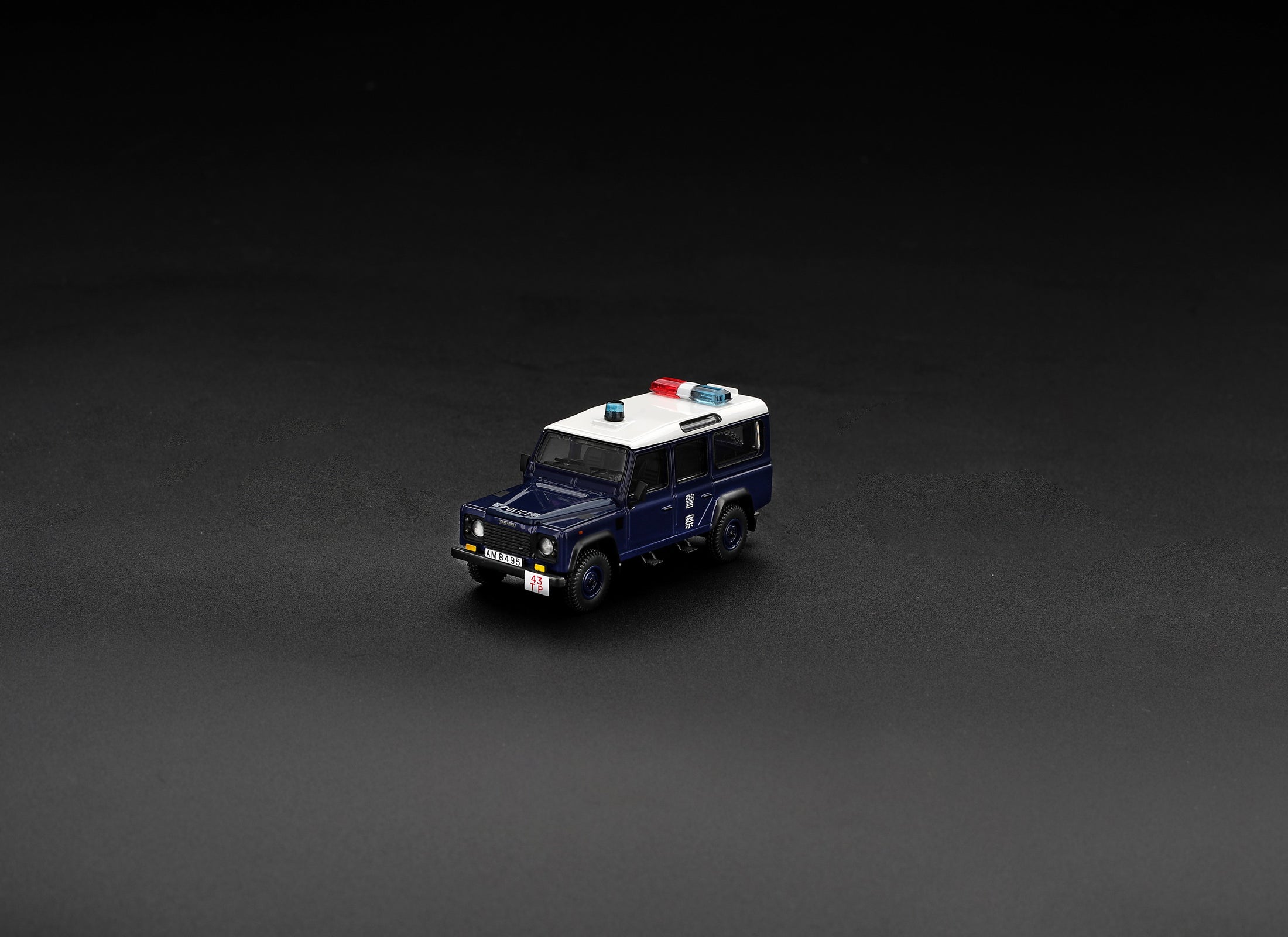 (Pre-order) Mini GT #1313 Land Rover Defender 110 Royal HK Police Tai Po Distrit