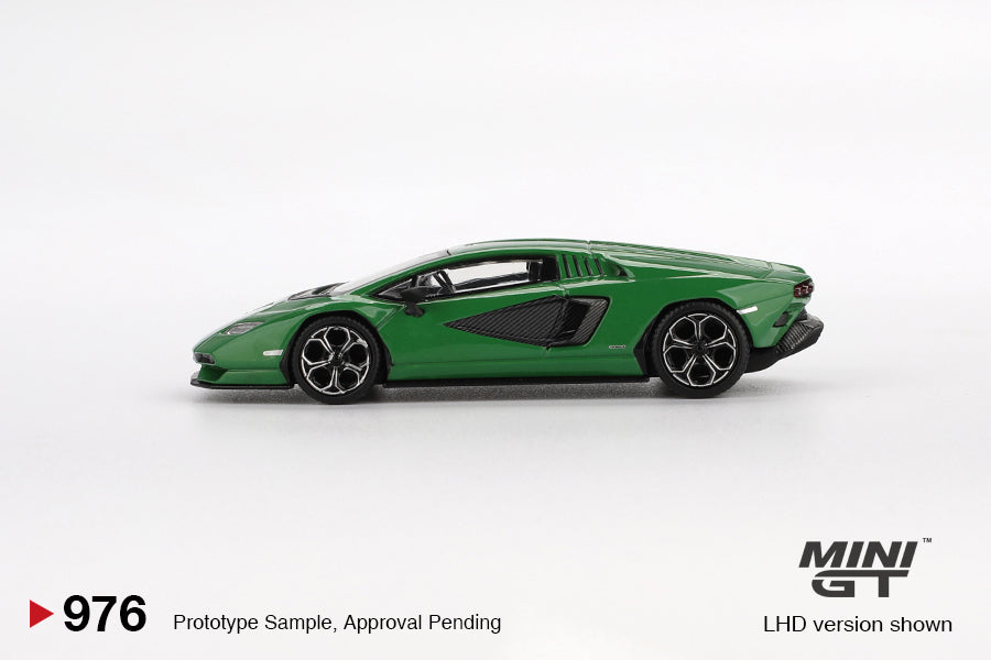 Mini GT #976 Lamborghini Countach LPI 800-4 Verde Medio Model Car