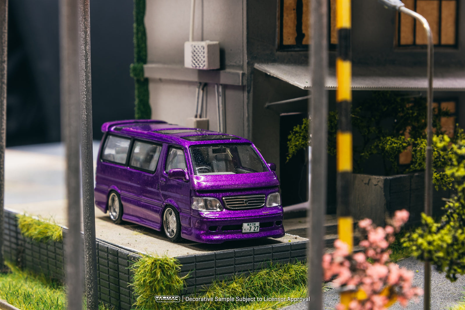 Tarmac Works Diecast Car 1/64 Toyota Hiace Wagon Custom Purple
