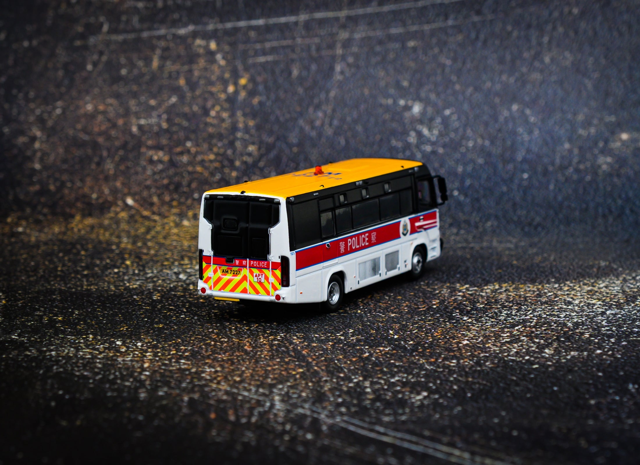 Tiny City HKP05 MERCEDES-BENZ Atego Police APT Tactical Bus (AM7227)