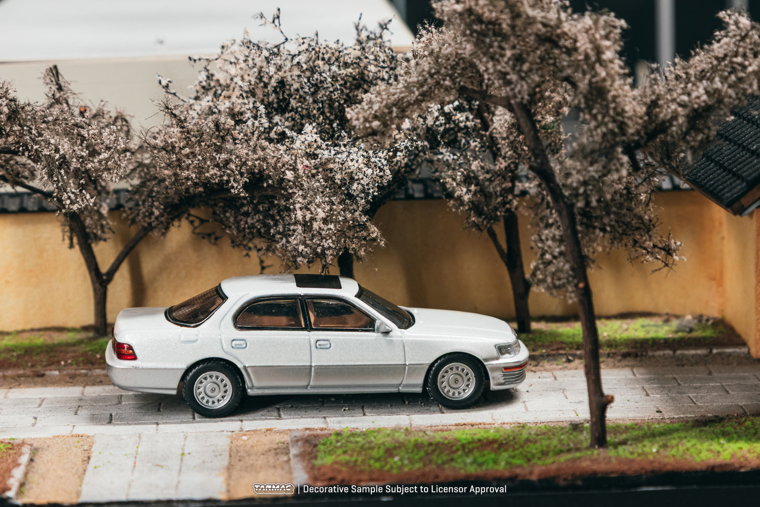 (Pre-order) Tarmac Works 1/64 Lexus LS400 (UCF10) Pearl White Diecast Model Car
