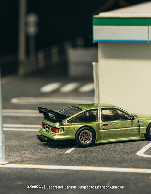 Load image into Gallery viewer, Tarmac Works 1/64 Toyota Sprinter Trueno AE86 Widebody Green Model
