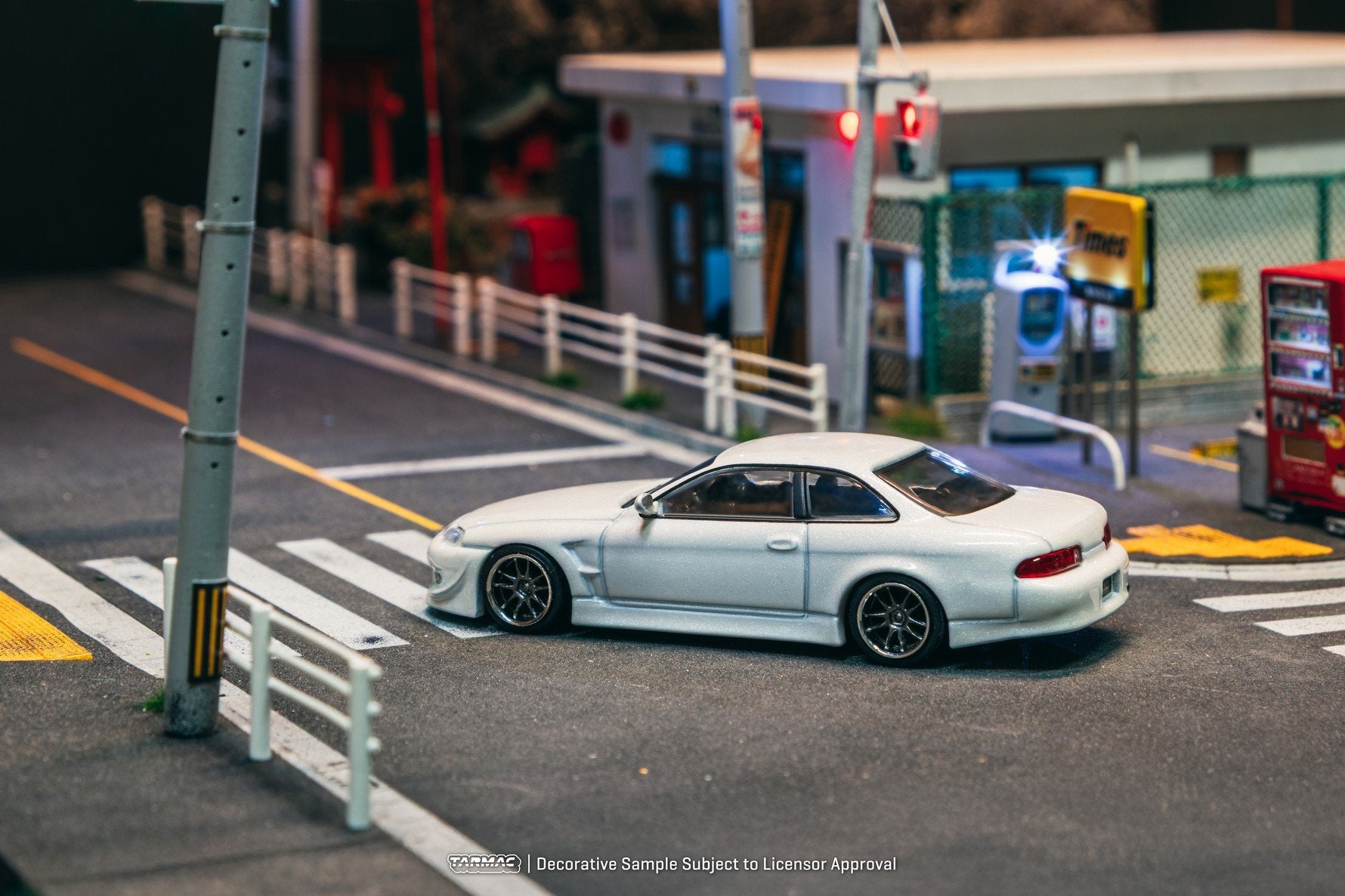 Tarmac Works 1:64 VERTEX Toyota Soarer JZZ30 White Model Car