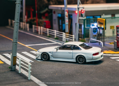 Load image into Gallery viewer, Tarmac Works 1:64 VERTEX Toyota Soarer JZZ30 White Model Car
