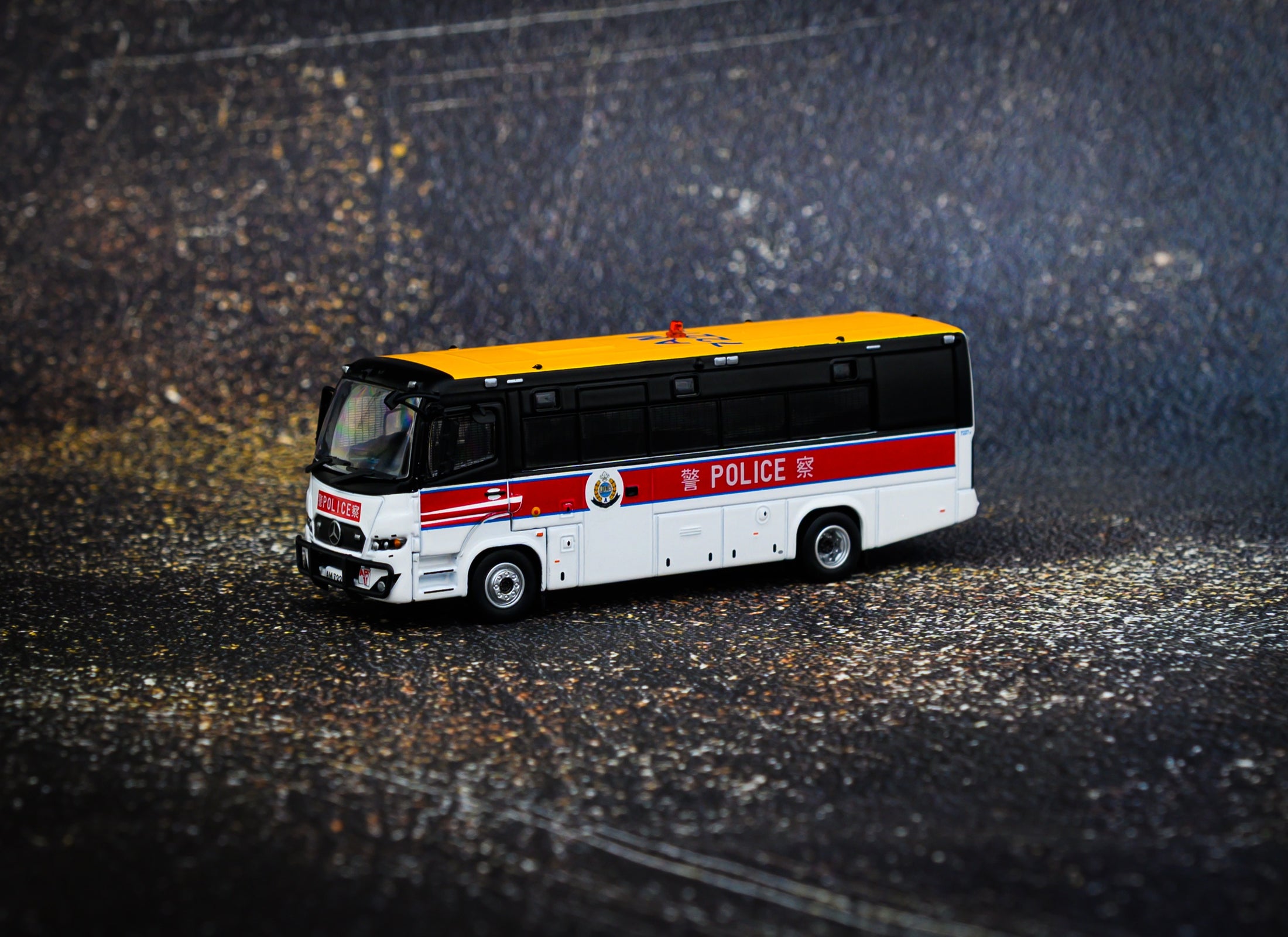 Tiny City HKP05 MERCEDES-BENZ Atego Police APT Tactical Bus (AM7227)
