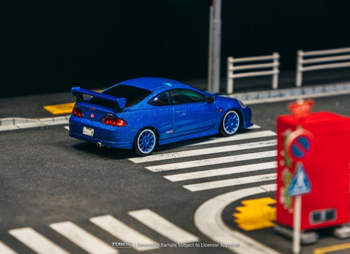 Load image into Gallery viewer, Tarmac Works Honda Integra TYPE R DC5 Custom Blue Metallic Model Car
