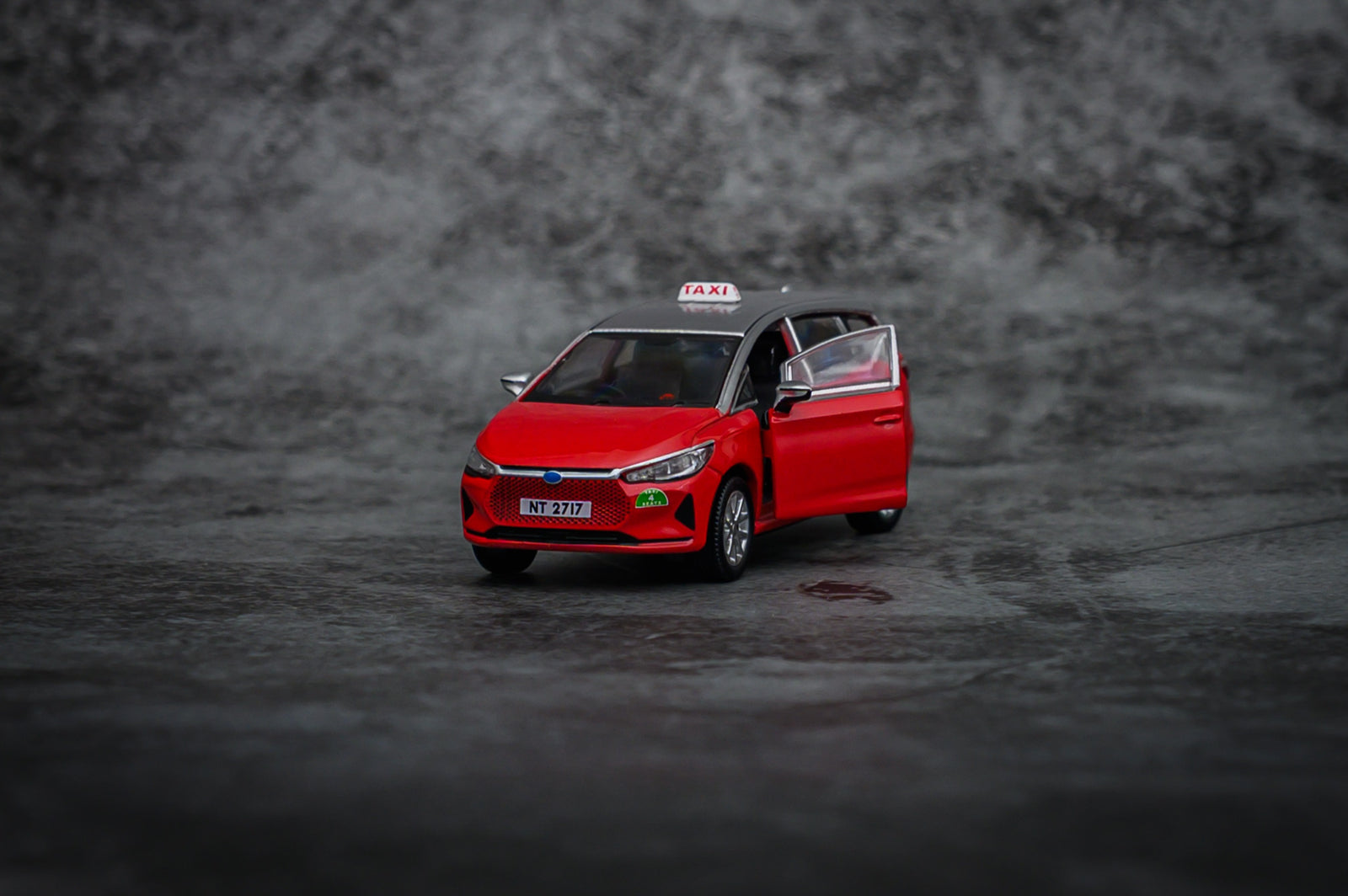 Tiny City PTV21 Die-cast Model Car - e6 Electric Taxi (Urban) Hong Kong