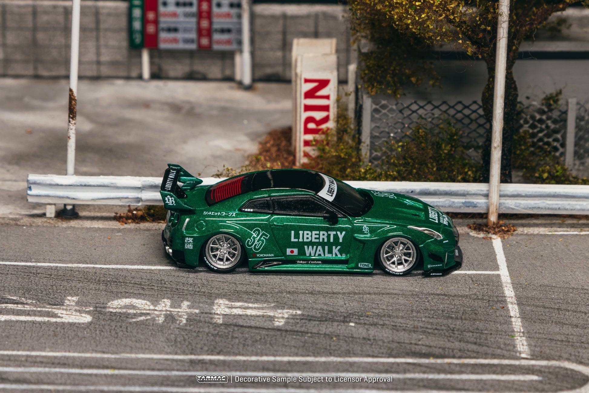 (Pre-order) Tarmac Works 1/64 LB-Silhouette WORKS GT NISSAN 35GT-RR EmeraldGreen