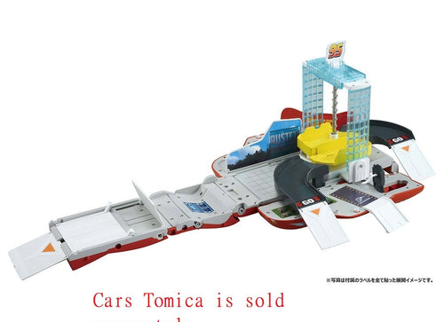 Load image into Gallery viewer, Takara Tomy Tomica Disney Pixar Cars Transform Tornado Shooter McQueen Play Set
