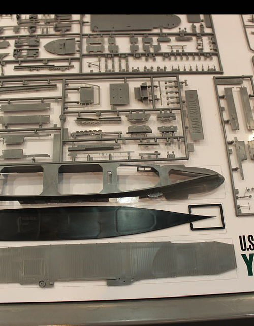 Load image into Gallery viewer, Tamiya #31712 1/700 US Aircraft Carrier YORKTOWN Model kit
