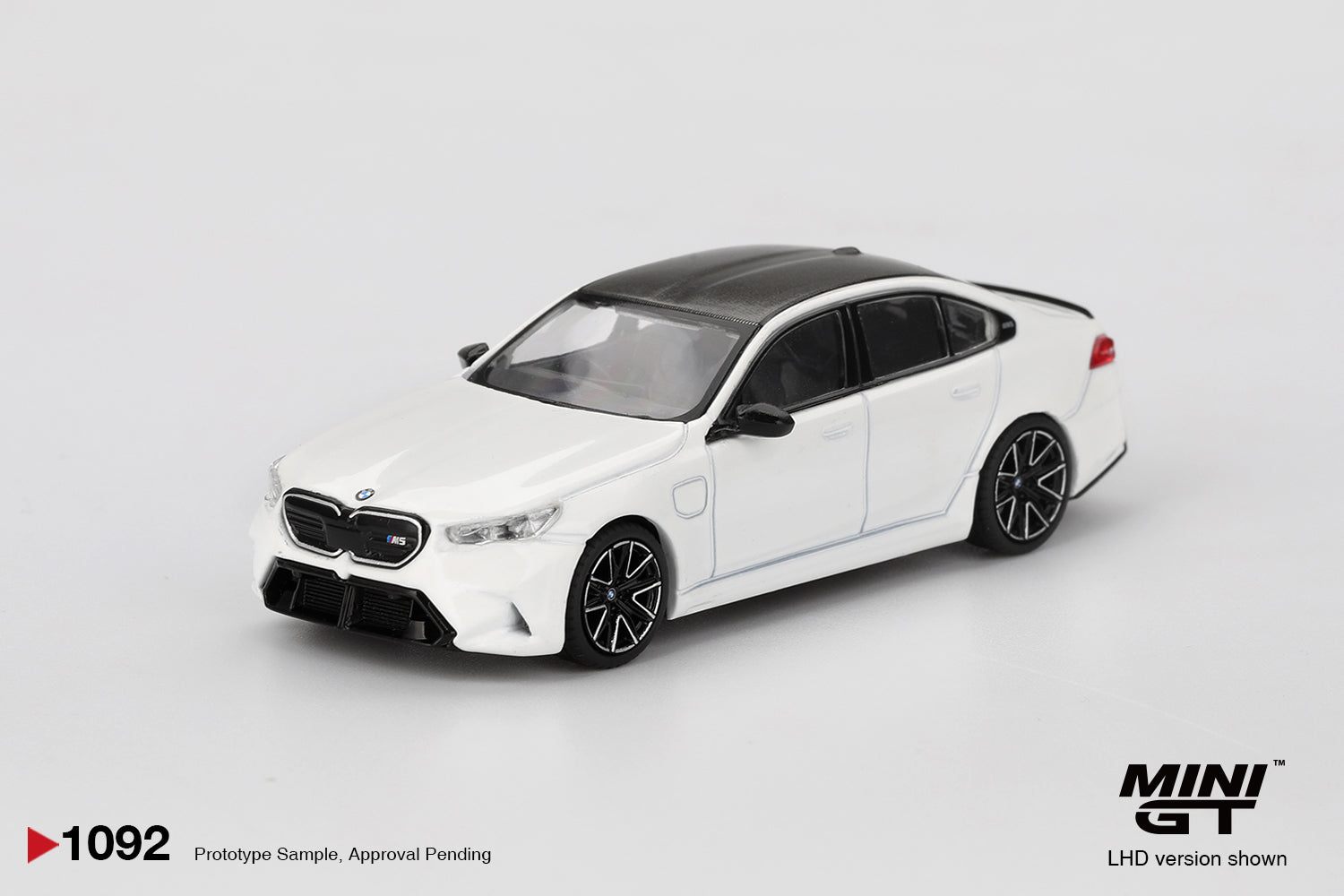 (Pre-order) MINI GT 1/64 #1092 BMW M5 Alpine White LHD Diecast Model Car